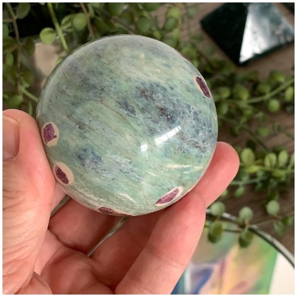 Kugle i fuschit med rubin UNIKA | Ml 6 cm