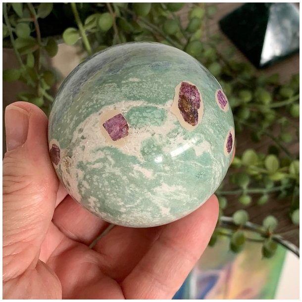 Kugle i fuschit med rubin UNIKA | Ml 6 cm