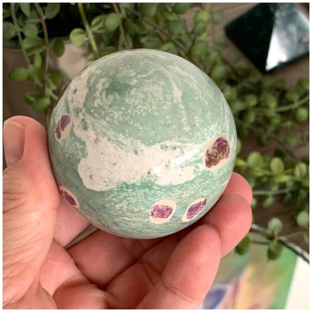 Kugle i fuschit med rubin UNIKA | Ml 6 cm