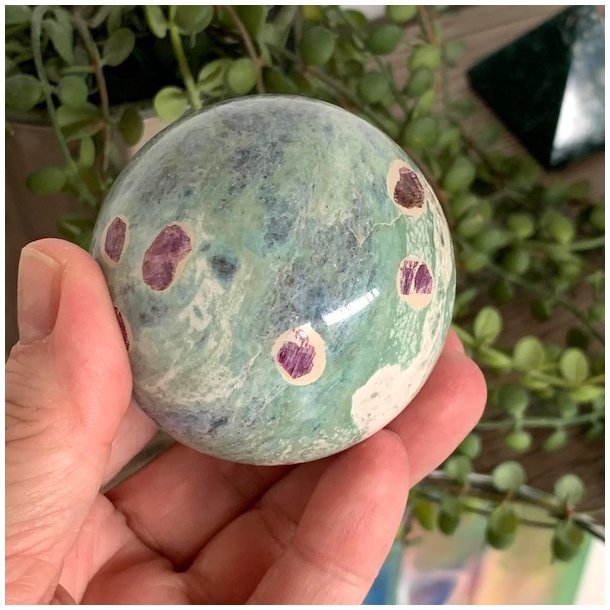 Kugle i fuschit med rubin UNIKA | Ml 6 cm