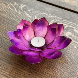 Stor hndlavet lotus fyrfadsstage i lilla capiz skal  16 cm