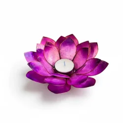 Stor h�ndlavet lotus fyrfadsstage i lilla capiz skal � 16 cm