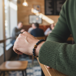 Styrkens Beskytter  Herrearmbnd i Lavasten og 8-kantet Tigerje 1821 cm