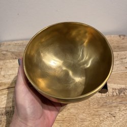 Hndlavet Tibetansk Klangskls St  Unik Klang, Design og Harmoni, 13 x 7 cm 