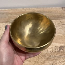 Hndlavet Tibetansk Klangskls St  Unik Klang, Design og Harmoni, 11 x 5,5 cm 