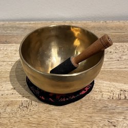 Hndlavet Tibetansk Klangskls St  Unik Klang, Design og Harmoni, 13 x 7 cm 