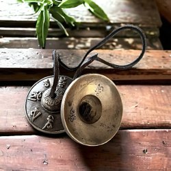 Tibetanske tingsha klokker i messing | mantra | Ml ca. 6,7 cm i diameter