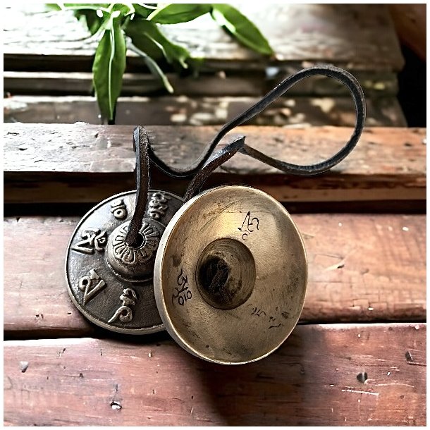 Tibetanske tingsha klokker i messing | mantra | Ml ca. 6,7 cm i diameter