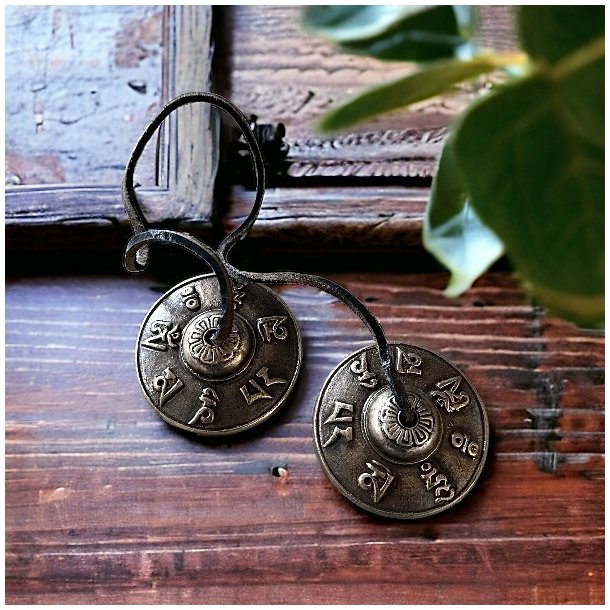 Tibetanske tingsha klokker i messing | mantra | Ml ca. 6,7 cm i diameter