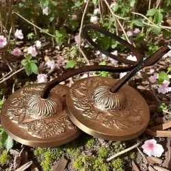 Tibetanske tingsha klokker 7,3 cm messing m. dragemotiv  meditation &amp; feng shui