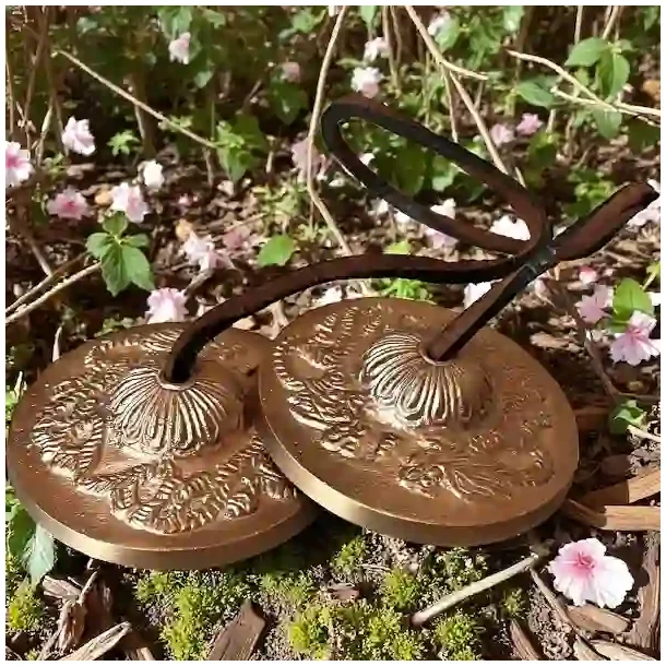 Tibetanske tingsha klokker 7,3 cm messing m. dragemotiv  meditation &amp; feng shui