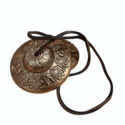 Tibetanske Tingsha klokker i messing m. lotusblomst og AUM-symbol  Ml ca. 7,5 cm