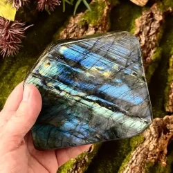 Stor unik helpoleret Labradorit freeform med magisk flash  1205 g  11,5 x 10,3 cm