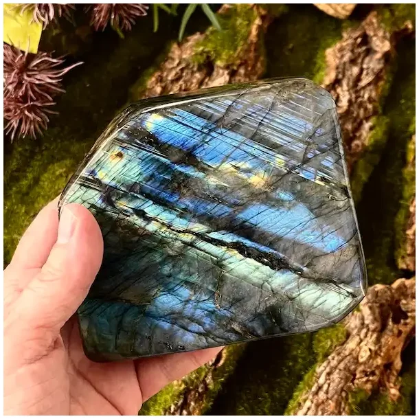 Stor unik helpoleret Labradorit freeform med magisk flash  1205 g  11,5 x 10,3 cm