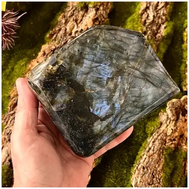 Stor unik helpoleret Labradorit freeform med magisk flash  1205 g  11,5 x 10,3 cm