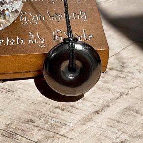 Poleret Pi-stens Vedh�ng i shungit m. sn�re � � 3 cm