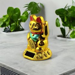 Guldfarvet Maneki Neko  symbolet p held, rigdom og god energi.