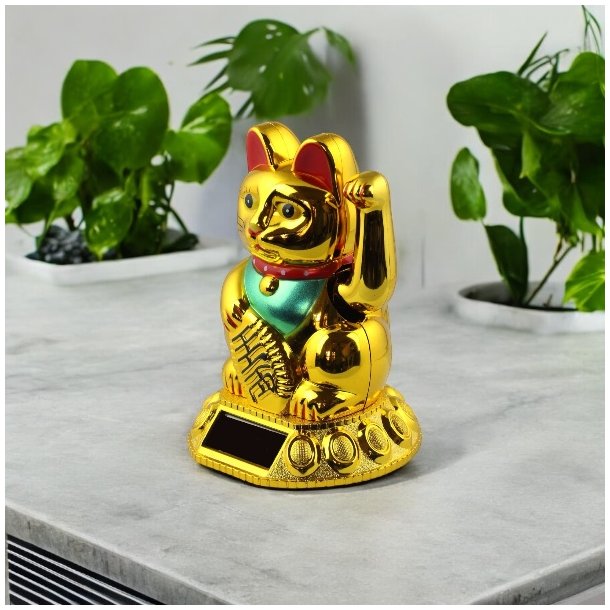 Guldfarvet Maneki Neko � symbolet p� held, rigdom og god energi.