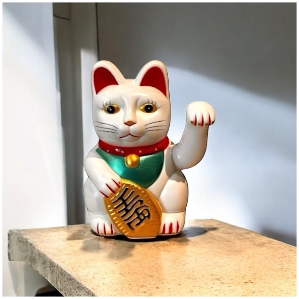 Hvid Lucky Cat Maneki Neko (15 cm)  bring held, velstand og harmoni ind i dit liv.
