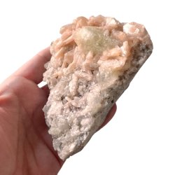 Smuk Zeolitklynge med Rosa og Grn Stilbit  11,5 x 8,5 x 4,2 cm, 315 g