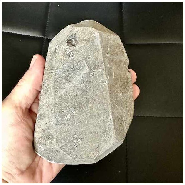zeolit-med-chalcedon-bagside-520g